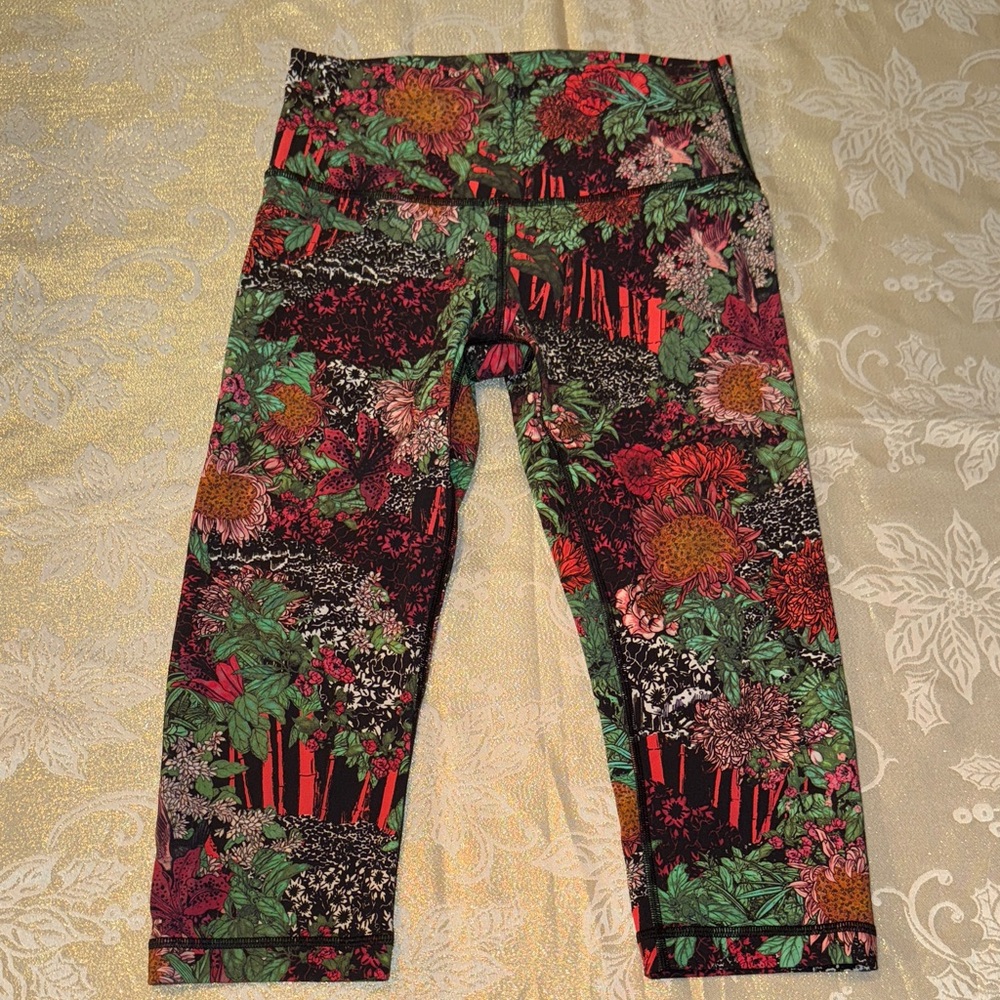 Lululemon Wunder Under Hi-Rise 1/2 Tight 17" - SIZE 6